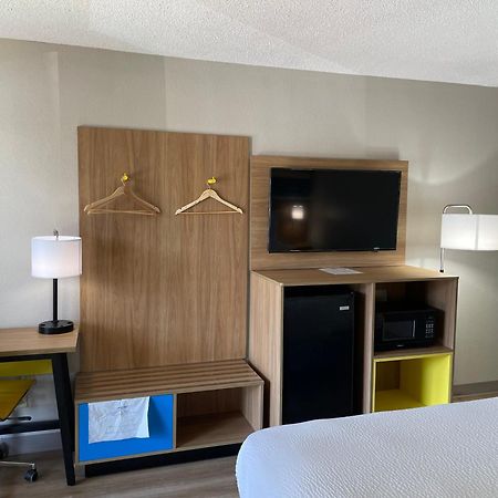 Days Inn By Wyndham Florence Near Civic Center Extérieur photo