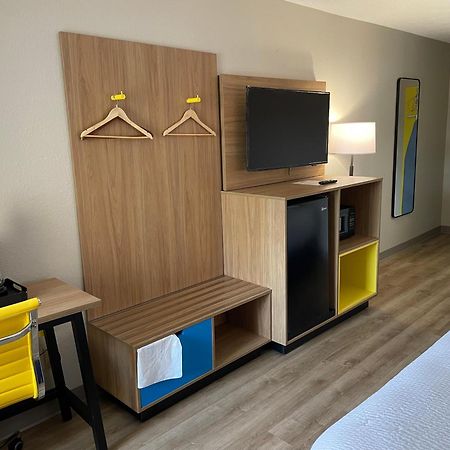Days Inn By Wyndham Florence Near Civic Center Extérieur photo