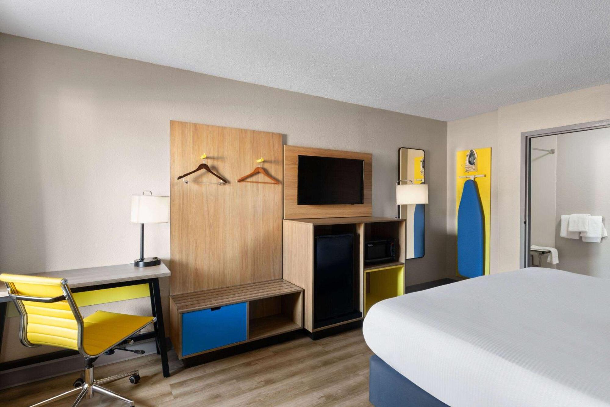 Days Inn By Wyndham Florence Near Civic Center Extérieur photo