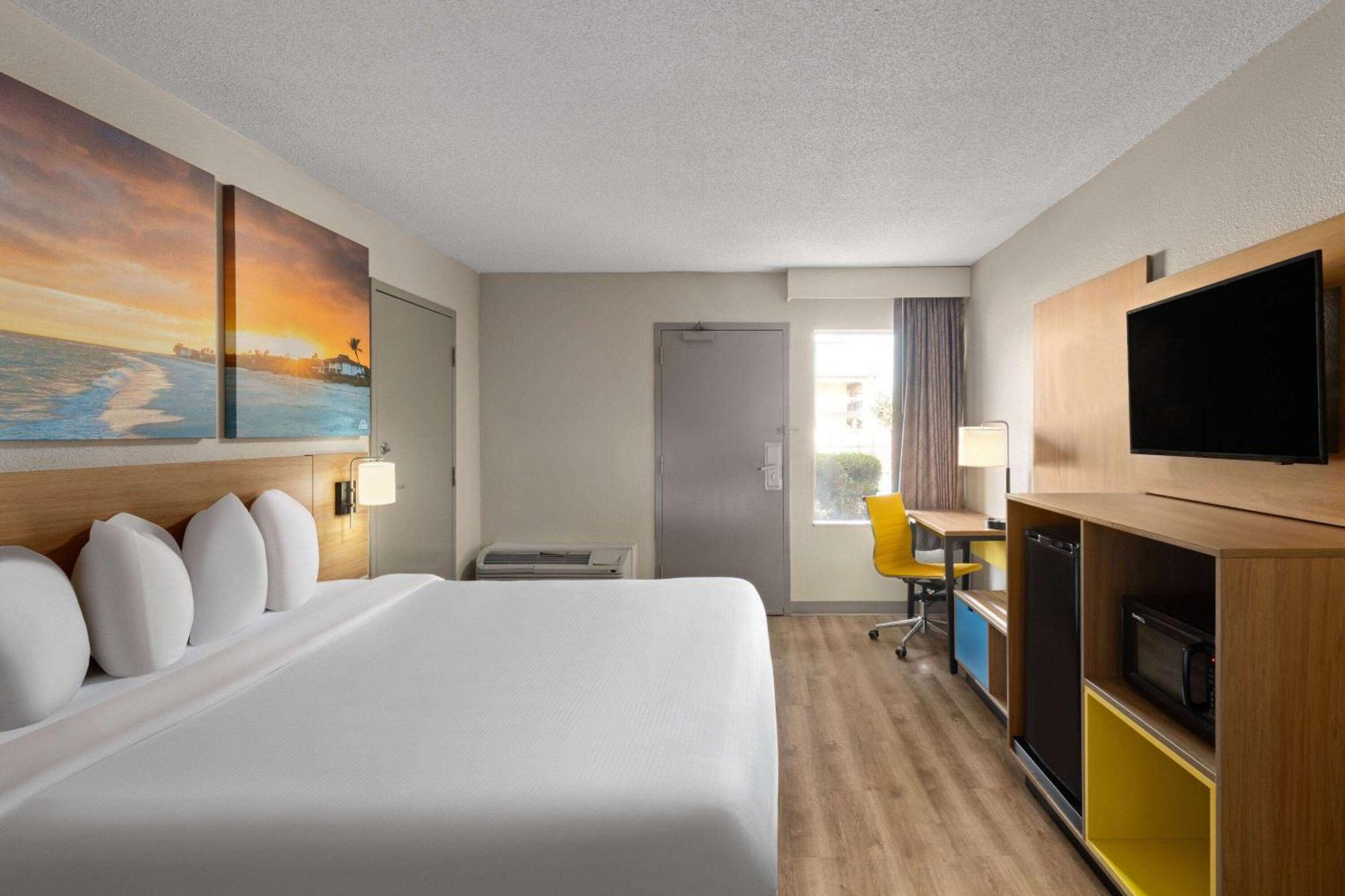 Days Inn By Wyndham Florence Near Civic Center Extérieur photo