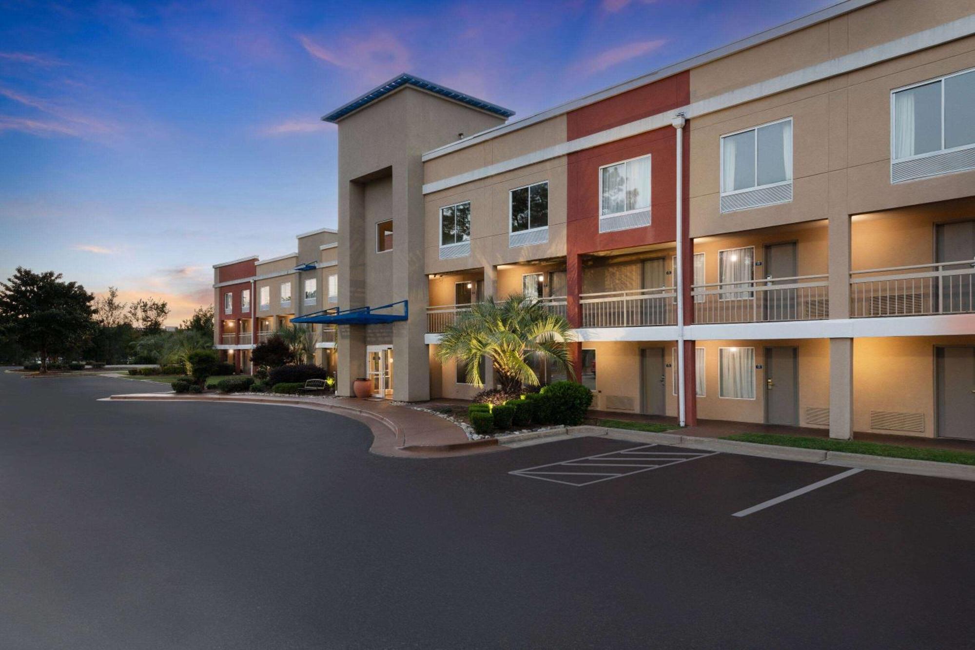 Days Inn By Wyndham Florence Near Civic Center Extérieur photo