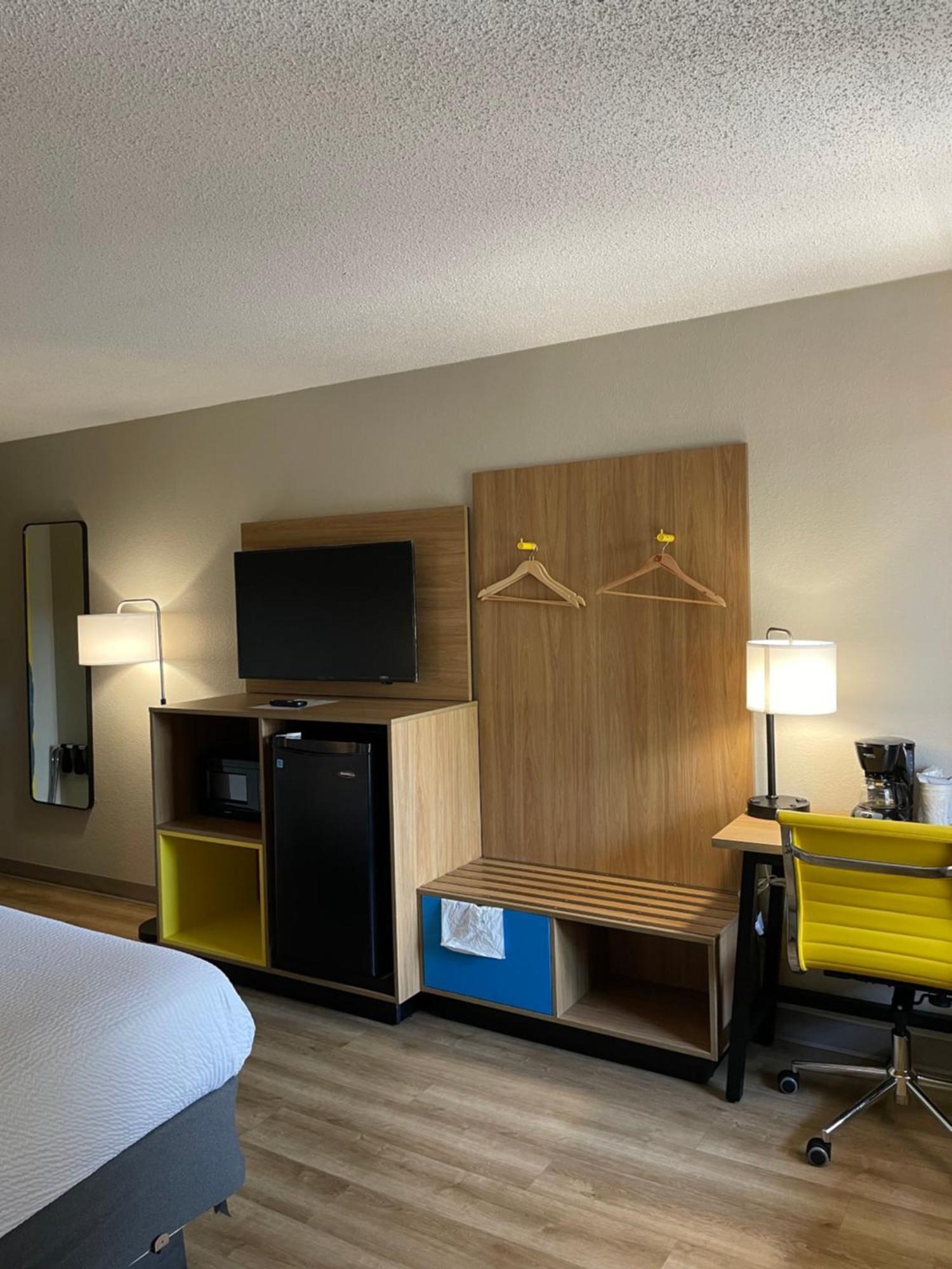 Days Inn By Wyndham Florence Near Civic Center Extérieur photo