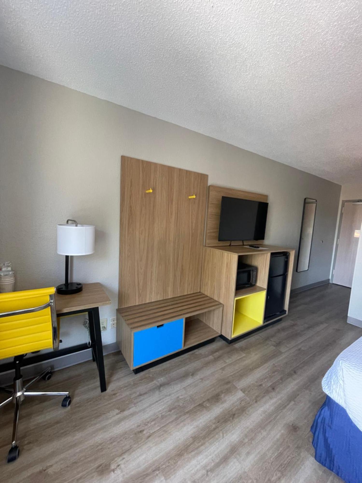 Days Inn By Wyndham Florence Near Civic Center Extérieur photo