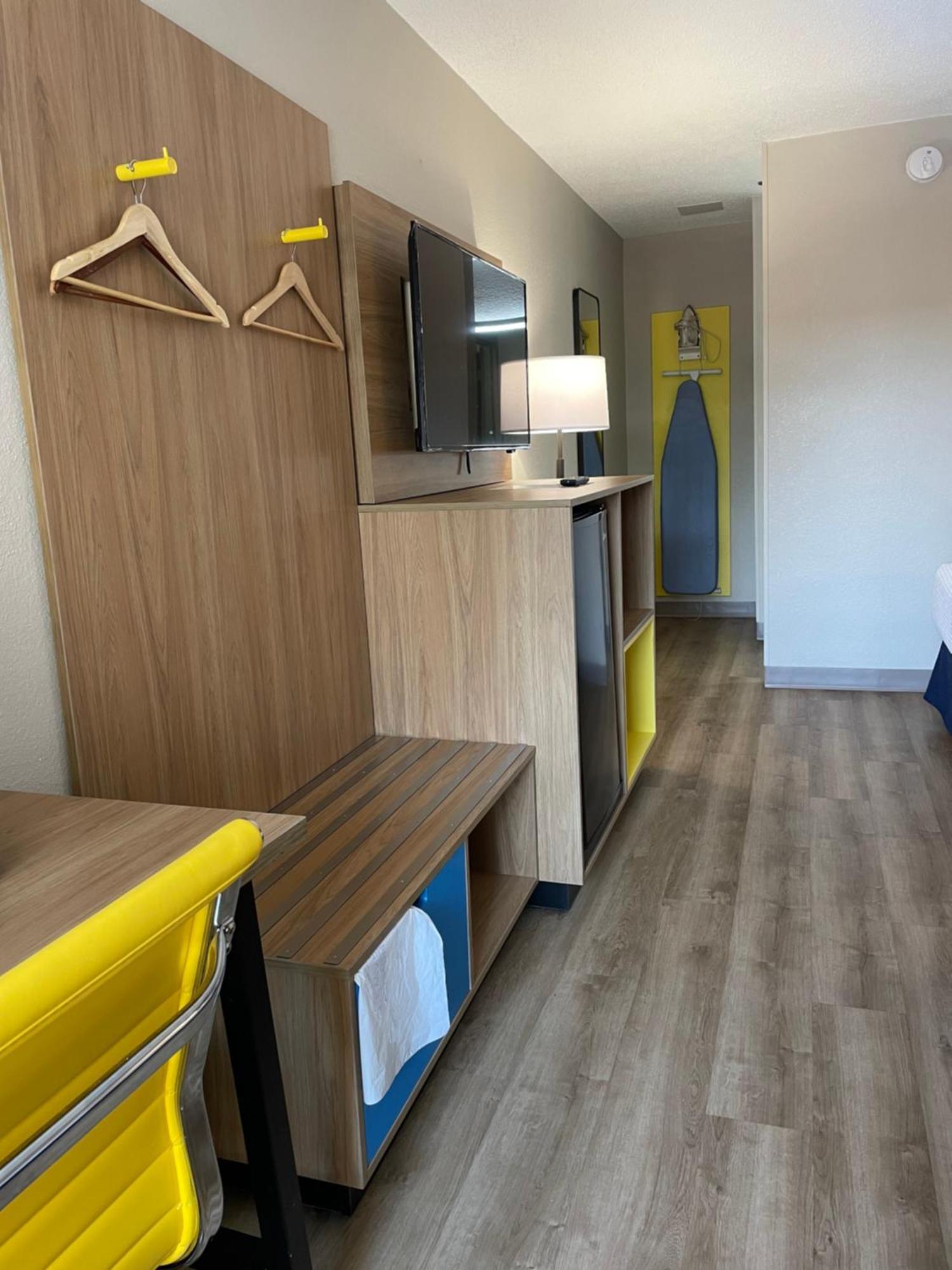 Days Inn By Wyndham Florence Near Civic Center Extérieur photo