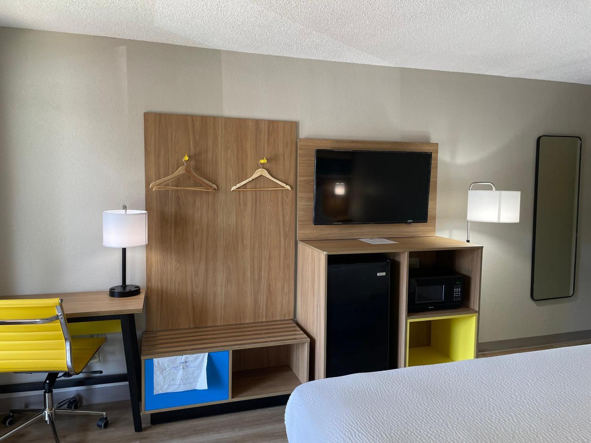 Days Inn By Wyndham Florence Near Civic Center Extérieur photo