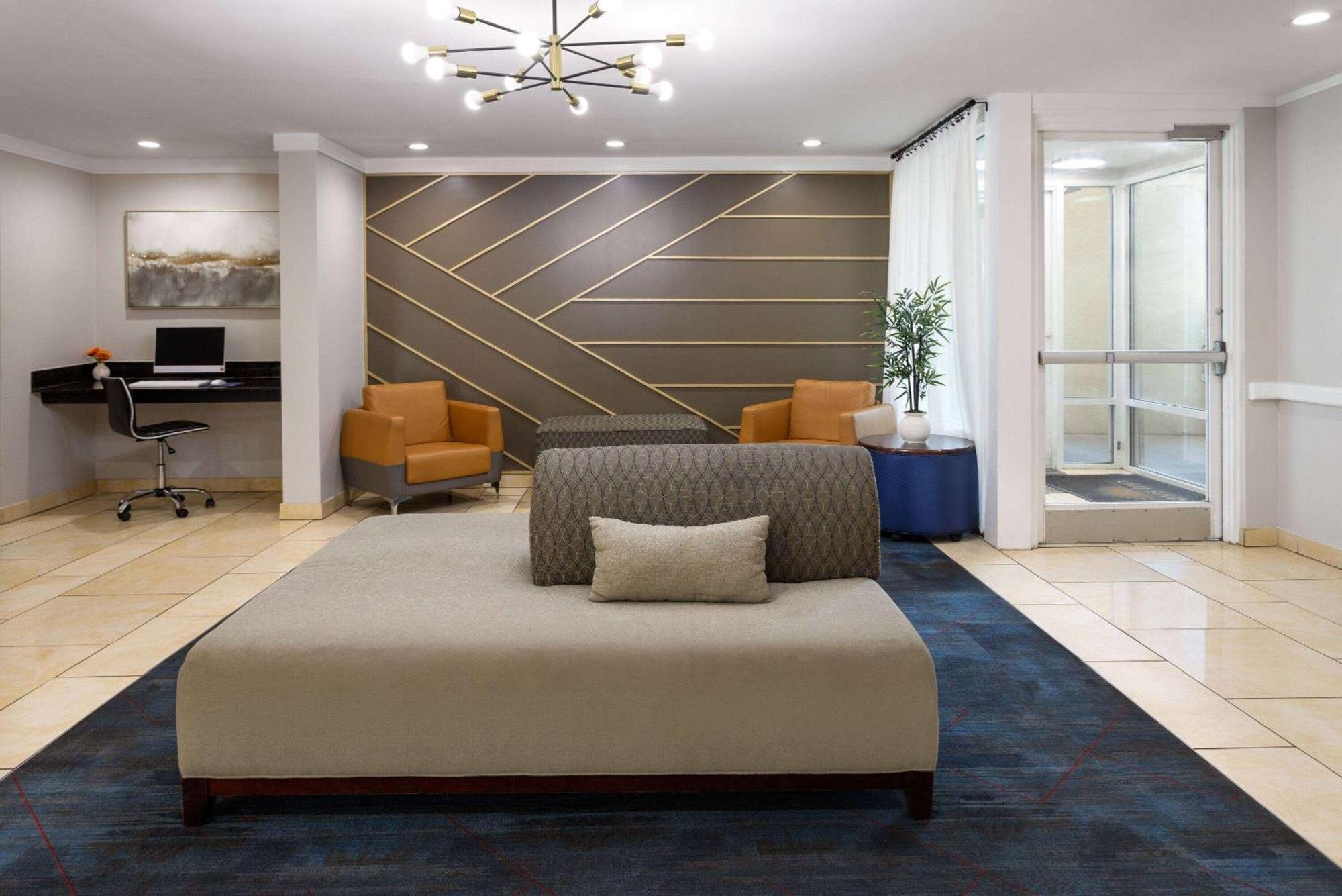 Days Inn By Wyndham Florence Near Civic Center Extérieur photo