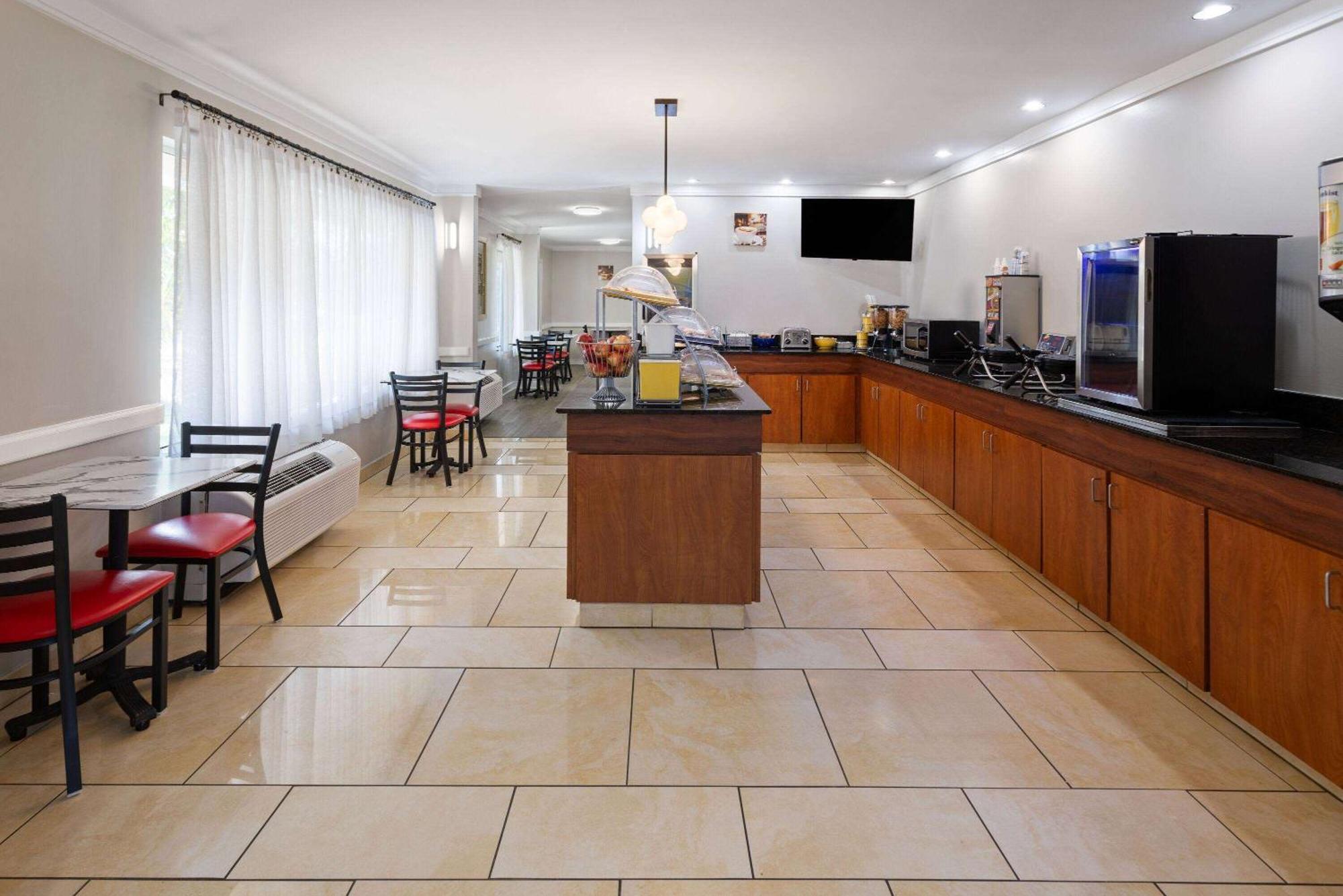 Days Inn By Wyndham Florence Near Civic Center Extérieur photo